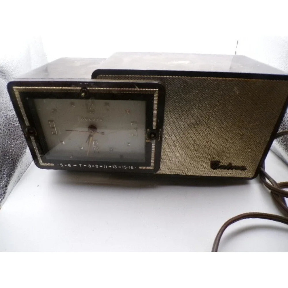 Vintage Bulova Precision 100 Clock Radio Mid Century Mod AM Bakelite Powers On